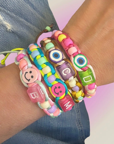 Bracciale con dadino iniziale vari colori e lettere