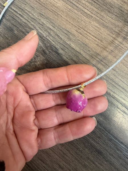 Collana magnetic con charm rosa essiccata fuxia cordino vari colori