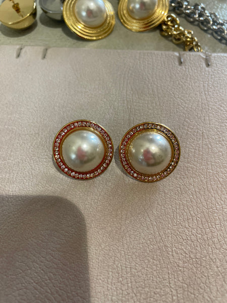 Coppia orecchini rotondo con perla  e crystal due varianti colore