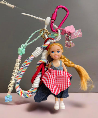 Pimp your Bag charms per borsa e
portachiavi Keychain Barbie Shelly
capelli biondi con gonna jeans lunga