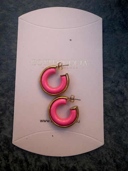 Coppia orecchini  botteguccia 2,5 cm resina dettagli