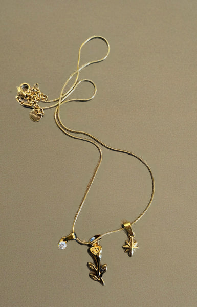 Collana multi charms rosa della rinascita sole e punti luce due   varianti colore