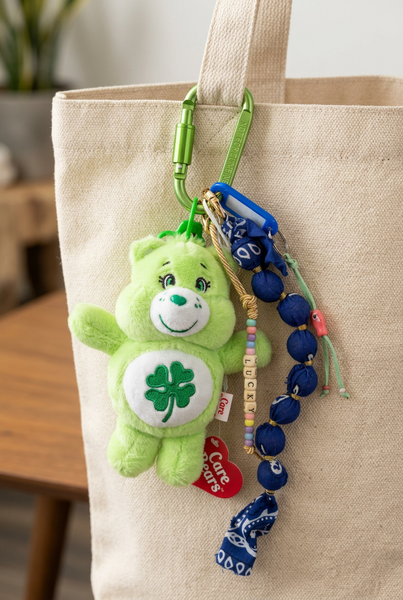 Pimp your Bag Keychain charms
per borsa e portachiavi
in peluche  orsetto del cuore verde con quadrifoglio