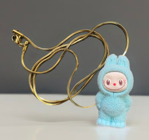 Collana Labubu in piedi vari colori due lunghezze catenina