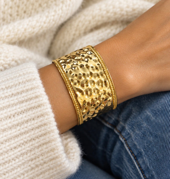 Bracciale manetta martellato due  varianti colore