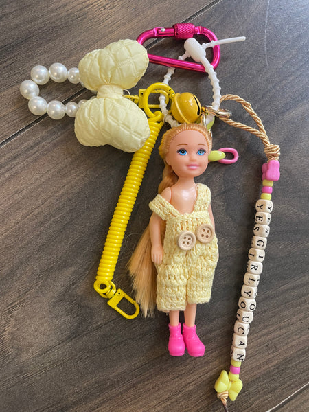 Pimp your Bag charms per borsa e
portachiavi Keychain Barbie Shelly
capelli biondi Jampsuit uncinetto giallo