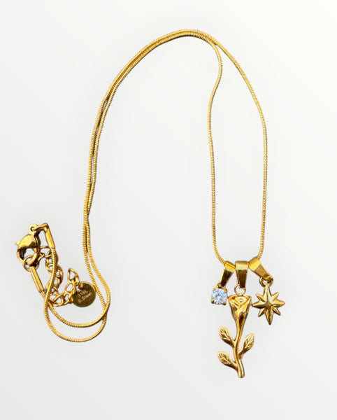 Collana multi charms rosa della rinascita sole e punti luce due   varianti colore