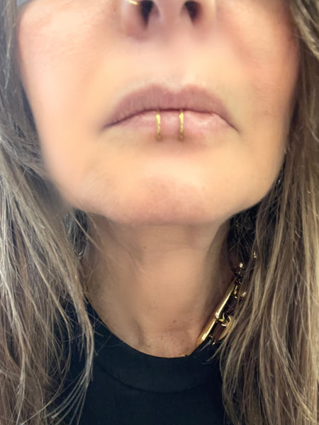 Face jewels Labret Orecchino per labbro gioielli per il viso  
Doppio anello  clip non serve
avere il buco due varianti colore