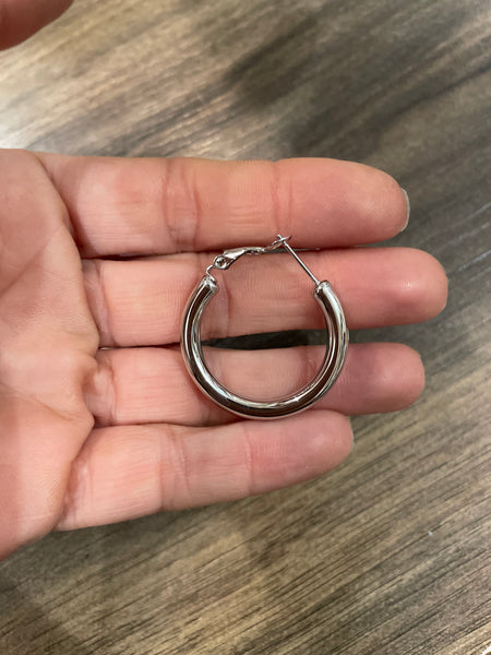 Coppia orecchini cerchio 30 mm con perno a monachina due varianti colore
