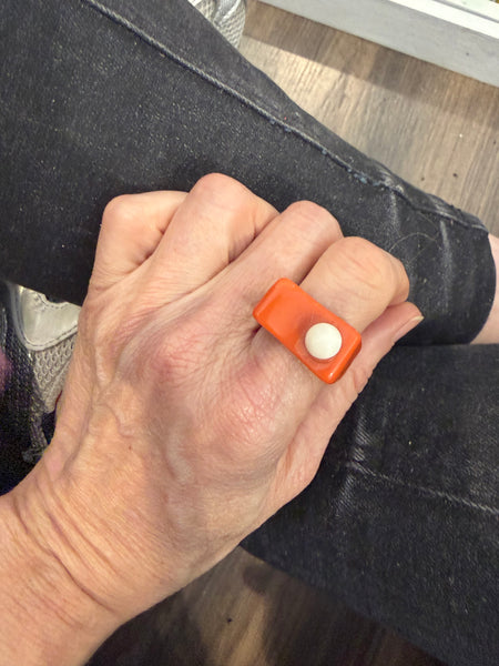 Anello resina con pois colorato l’anello sceglie dove andare vari colori
