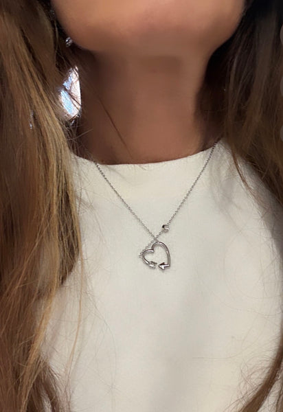Collana cuore vuoto freccia e punto luce  due   varianti colore