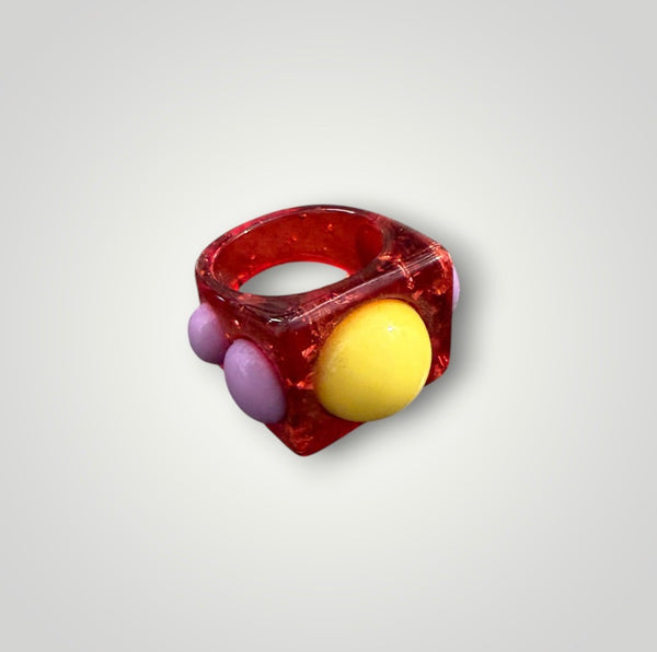 Anello resina borchie colorate l’anello sceglie dove andare vari colori