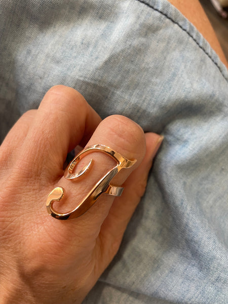 Anello regolabile lettera So Glamour due varianti colore