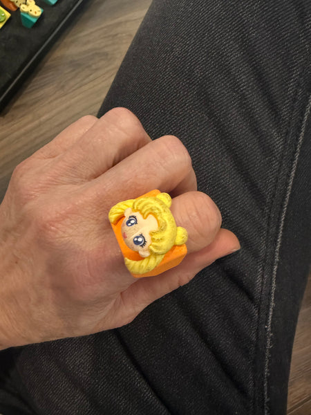Anello resina sailor moon vari colori