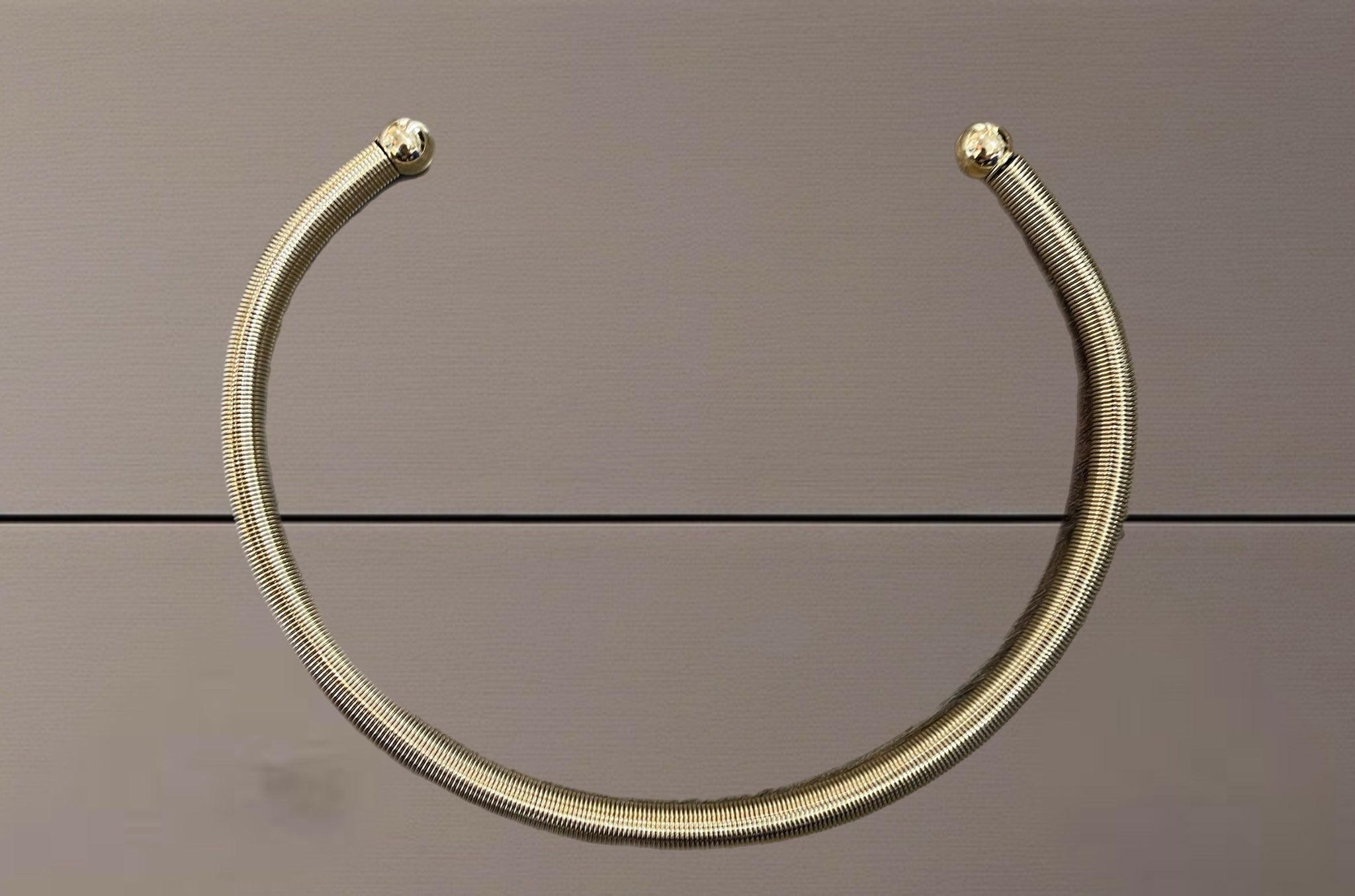 Collana tubogas  rigida girocollo choker   due varianti colore