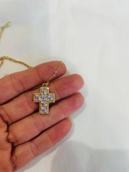 Collana cross croce zirconata due varianti colore