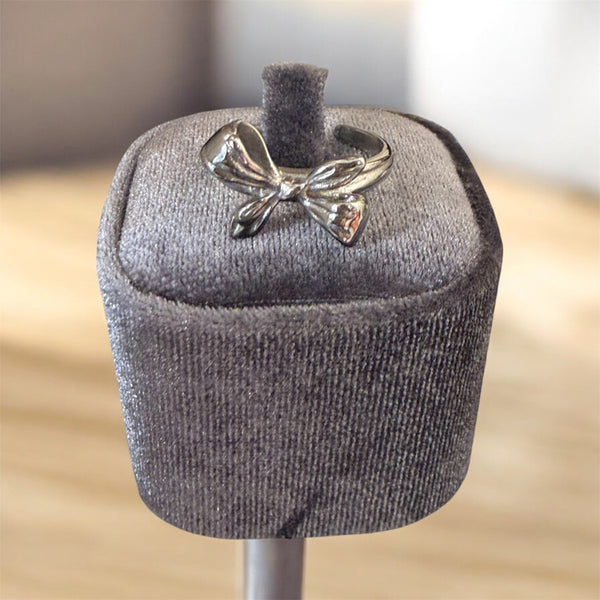 Anello fiocco lavorato regolabile
