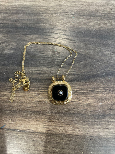 Collana medaglione con occhio