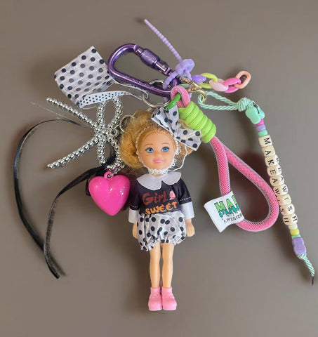 Pimp your Bag charms per borsa e
portachiavi Keychain Barbie Shelly
capelli biondi gonnellino e fiocco pois