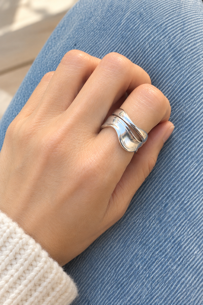 Anello regolabile manetta onda aperto due varianti colore