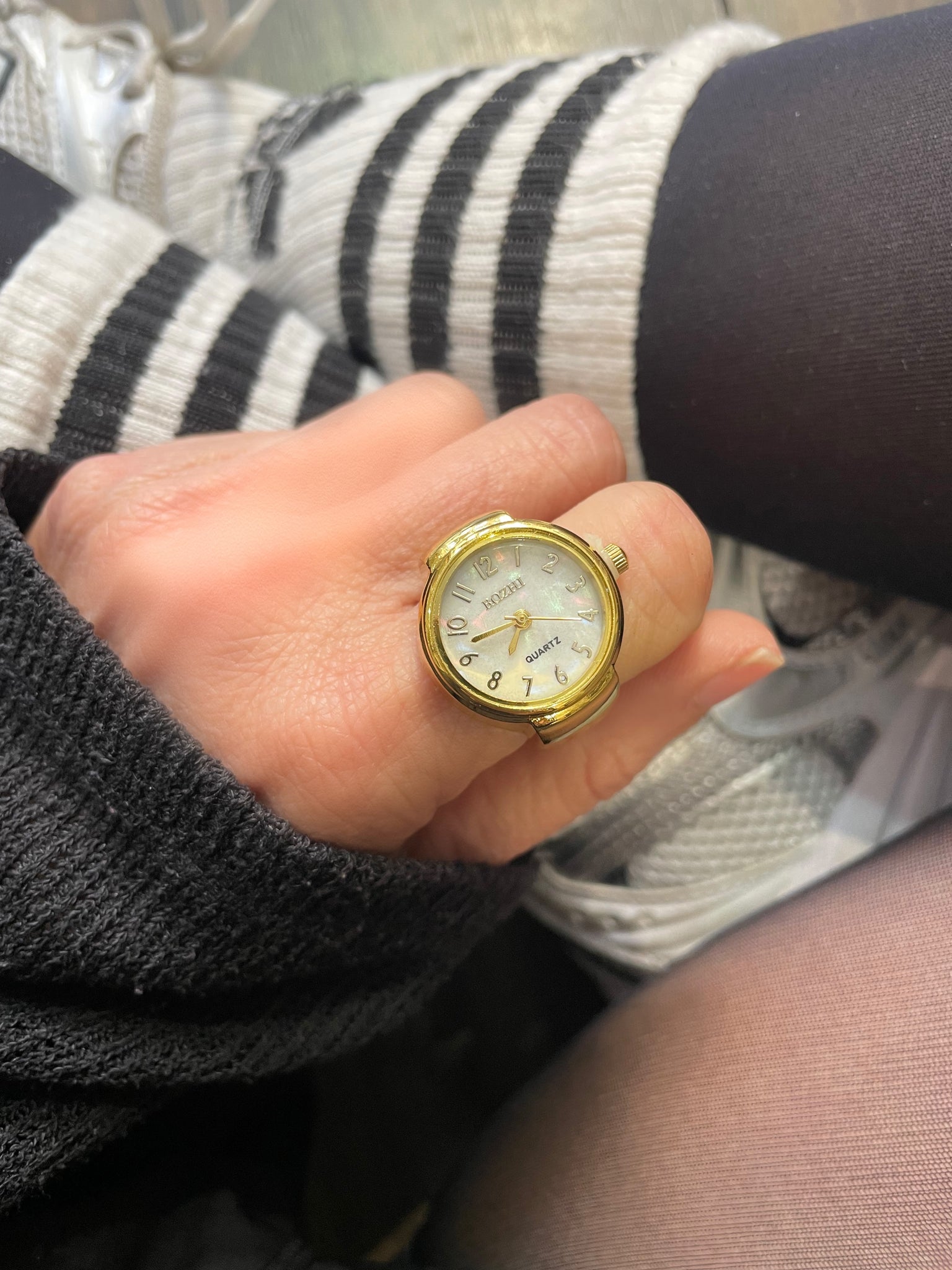 Anello orologio rotondo con lancette due varianti colore