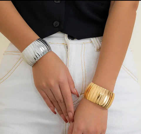 Bracciale manetta Dafne rigato due varianti colore