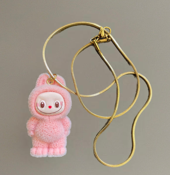 Collana Labubu in piedi vari colori due lunghezze catenina
