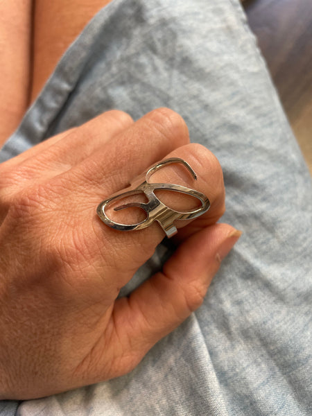 Anello regolabile lettera So Glamour due varianti colore