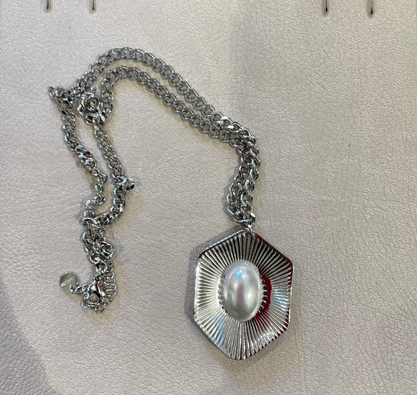 Collana venere con perla centrale due varianti colore