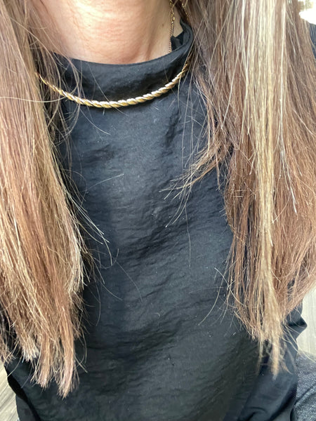 Collana Iris rigida girocollo choker treccia due varianti colore