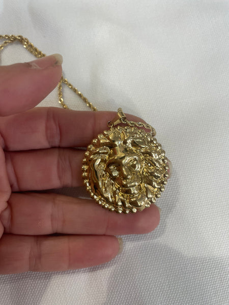 Collana medaglione con Leone due varianti colore