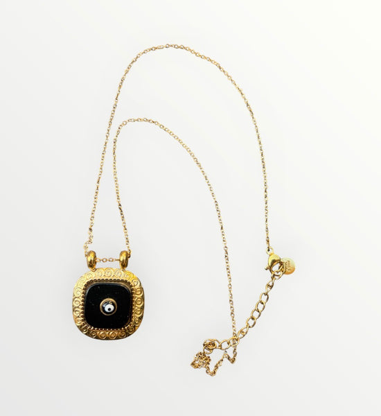 Collana medaglione con occhio nera