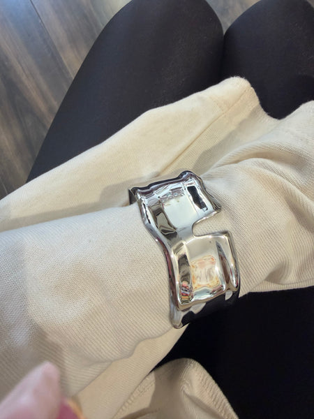 Bracciale manetta con taglio due  varianti colore