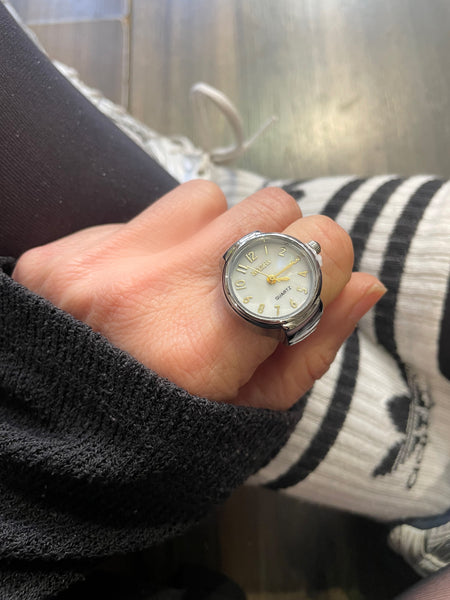Anello orologio rotondo con lancette due varianti colore