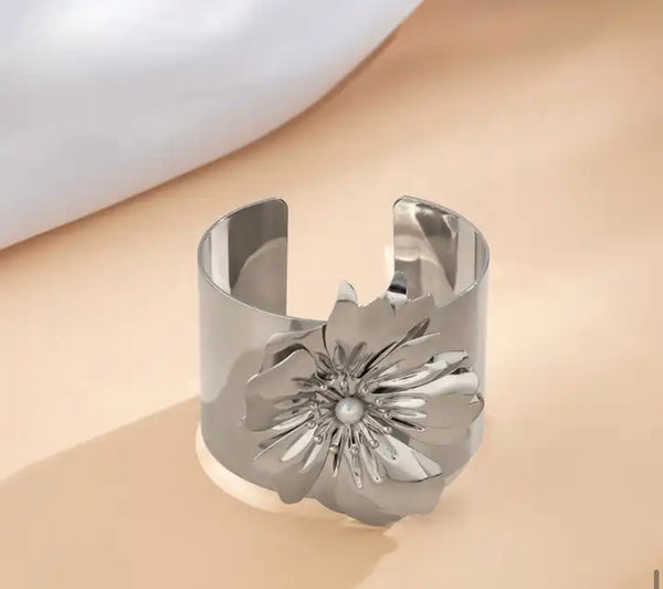 Bracciale polsino manetta camelia due varianti colore
