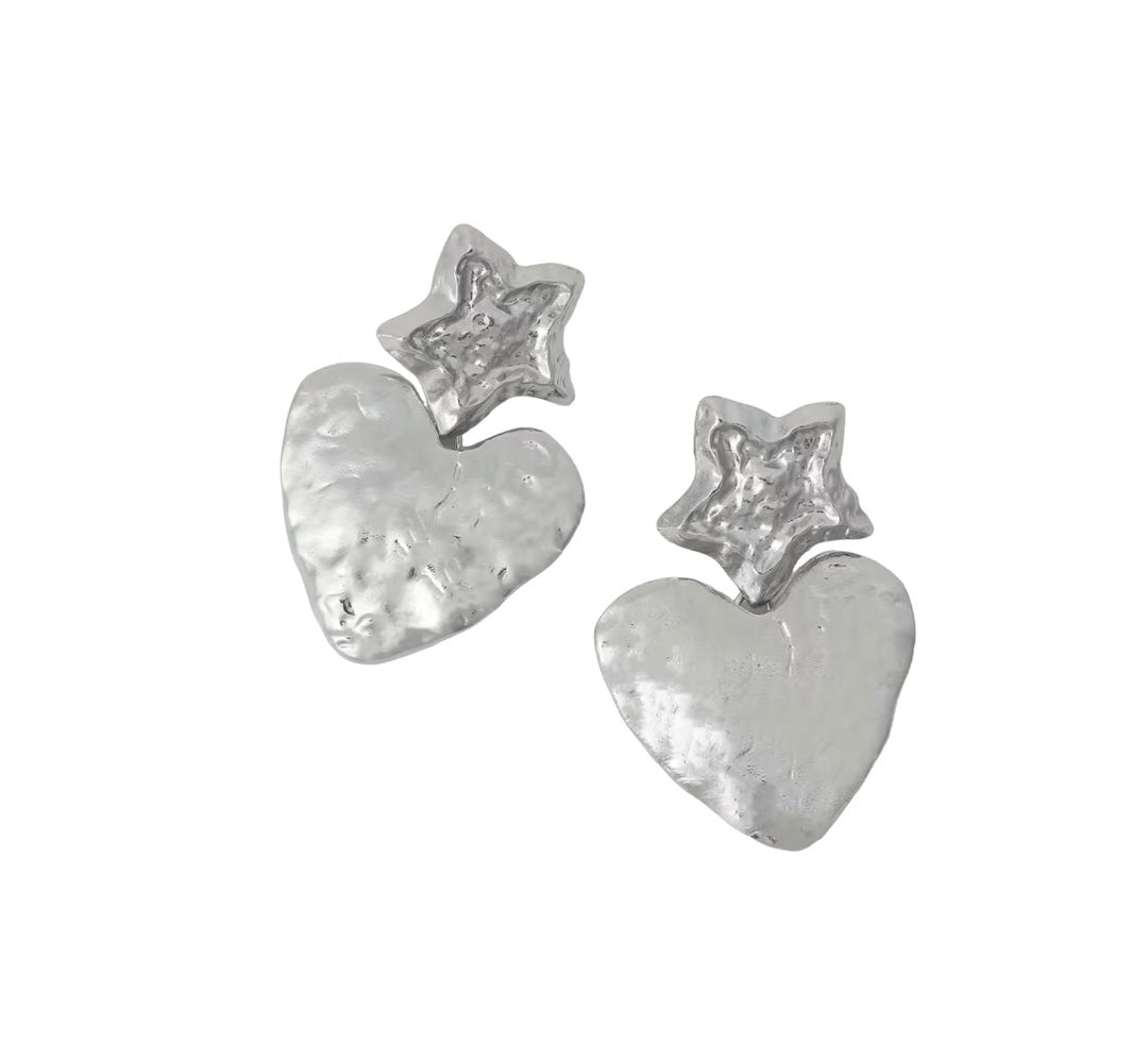 Coppia orecchini stella cuore effetto martellato
