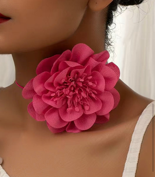 Collana collarino laccio lungo con fiore