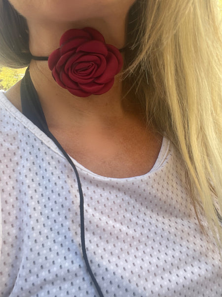Collana collarino laccio lungo con camelia vari colori
