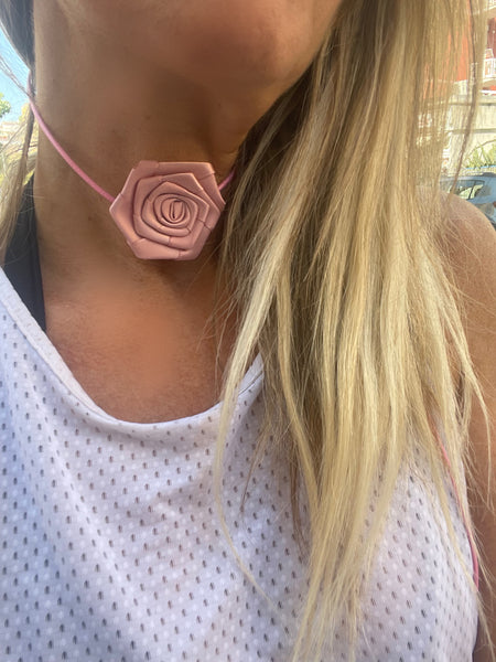 Collana collarino laccio lungo  fiore ecopelle vari colori