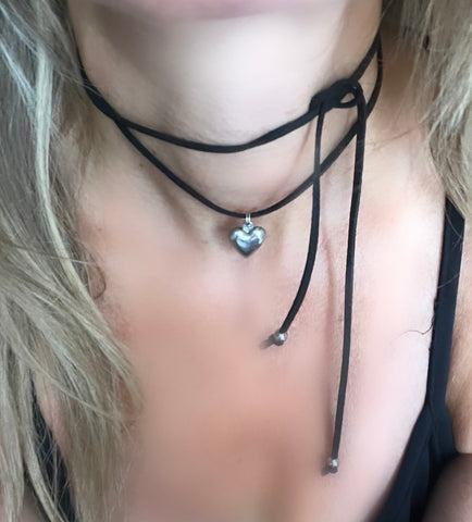 Collana collarino laccio vari colori cordino camoscio cuore puff piccolo