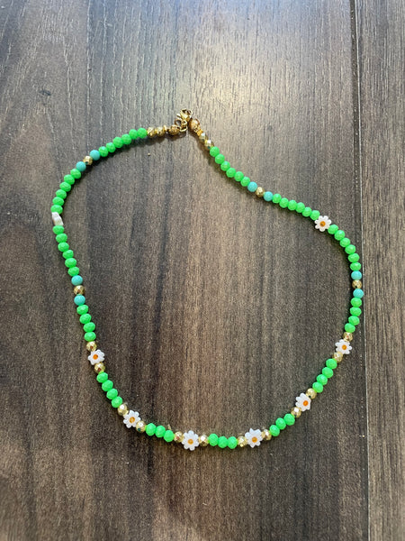 Collana vari colori pietrine colorate e margherite