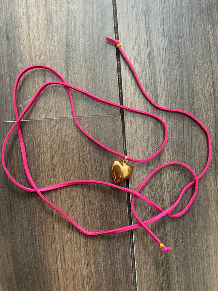 Collana collarino laccio vari colori camoscio cuore puff grande