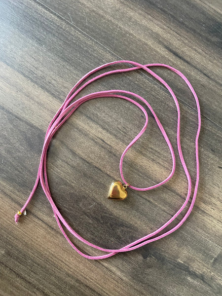 Collana collarino laccio vari colori camoscio cuore puff grande