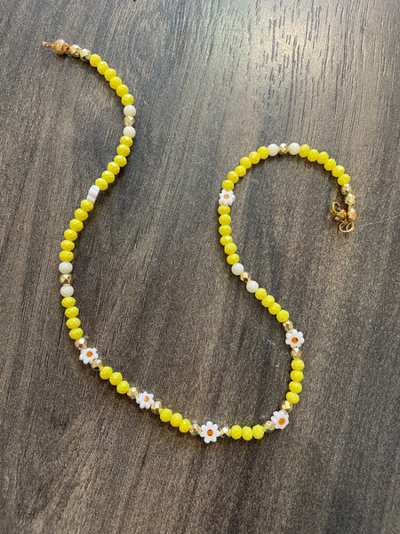 Collana vari colori pietrine colorate e margherite