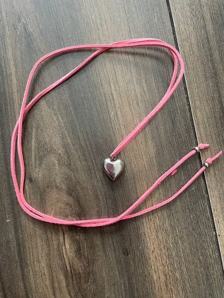 Collana collarino laccio vari colori camoscio cuore puff grande