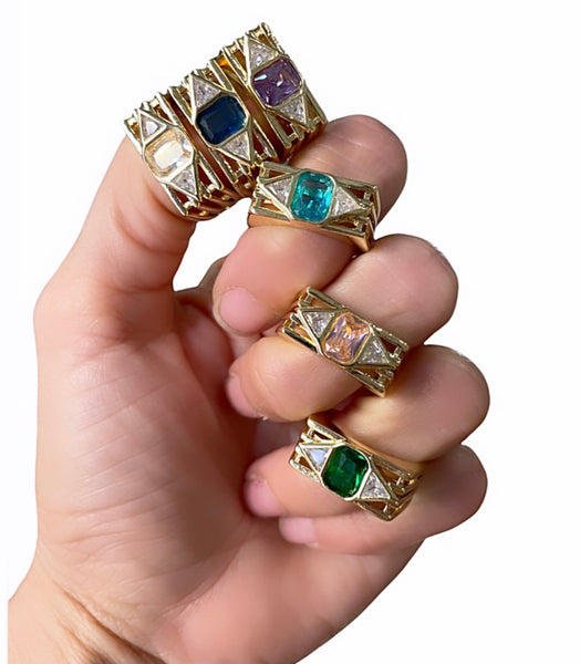 Anello quadrato greco e zirconi