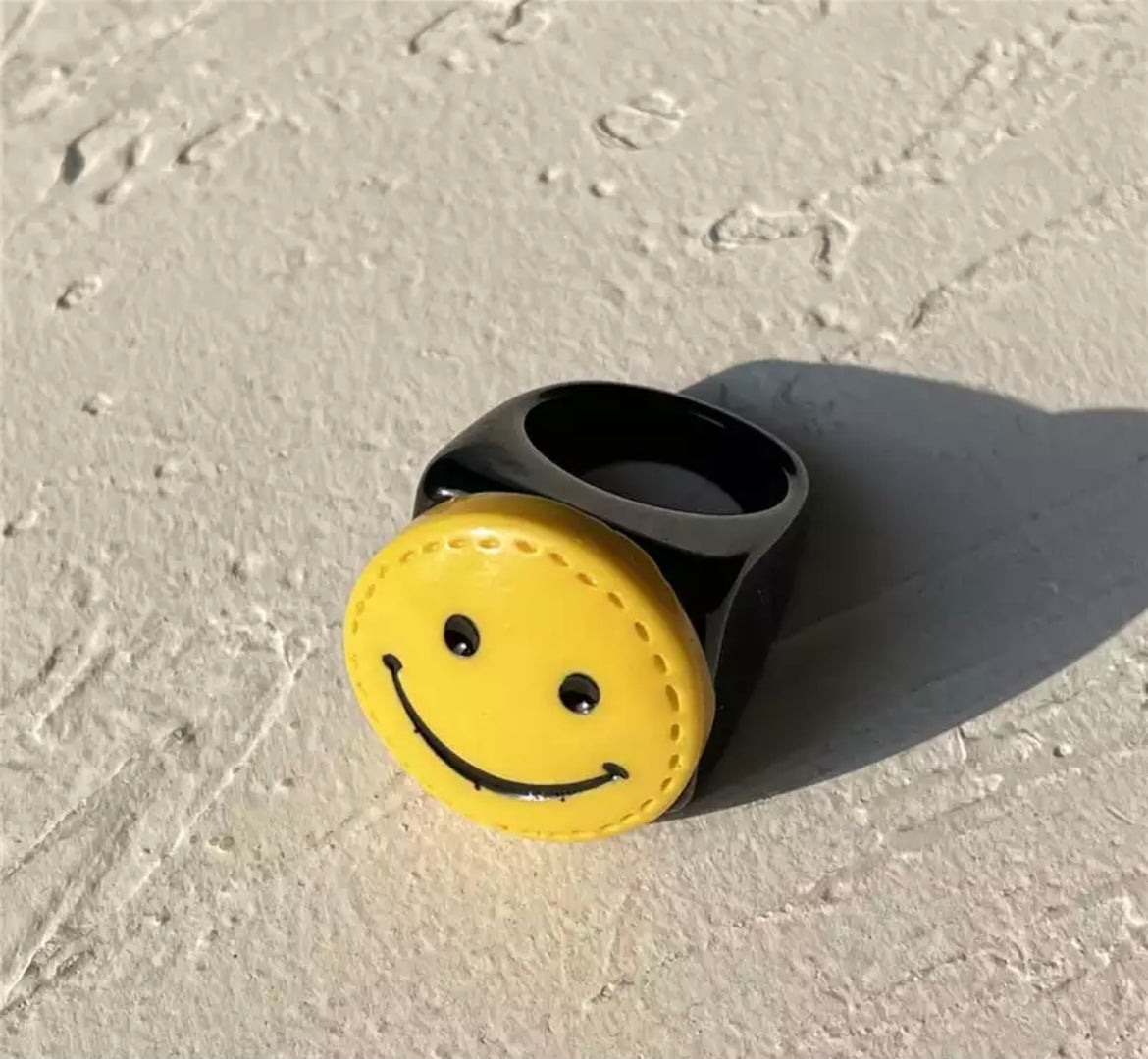 Anello resina smile a toppa