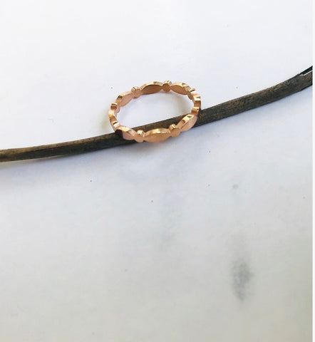 Anello mini fascia fedina ovali o cuori