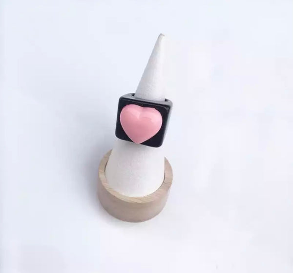 Anello resina con  cuore l’anello sceglie dove andare