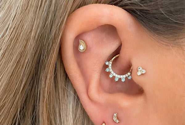 Mono orecchino daith piercing vari colori in argento 925